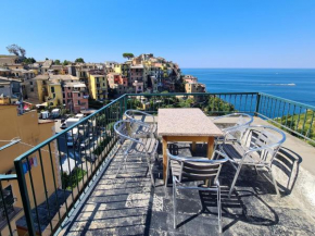 Appartamento Isola - In the center with Terrace - sea view & AC Corniglia